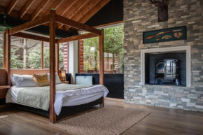 Serene and Cozy Getaway Steps to Beach and Hot Tub